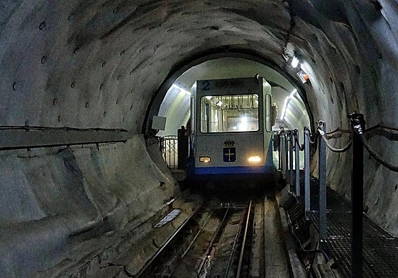 Funicular que cubre el trayecto de Poncebos a Bulnes.