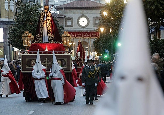 Una de las procesiones de Semana Santa en Asturias.