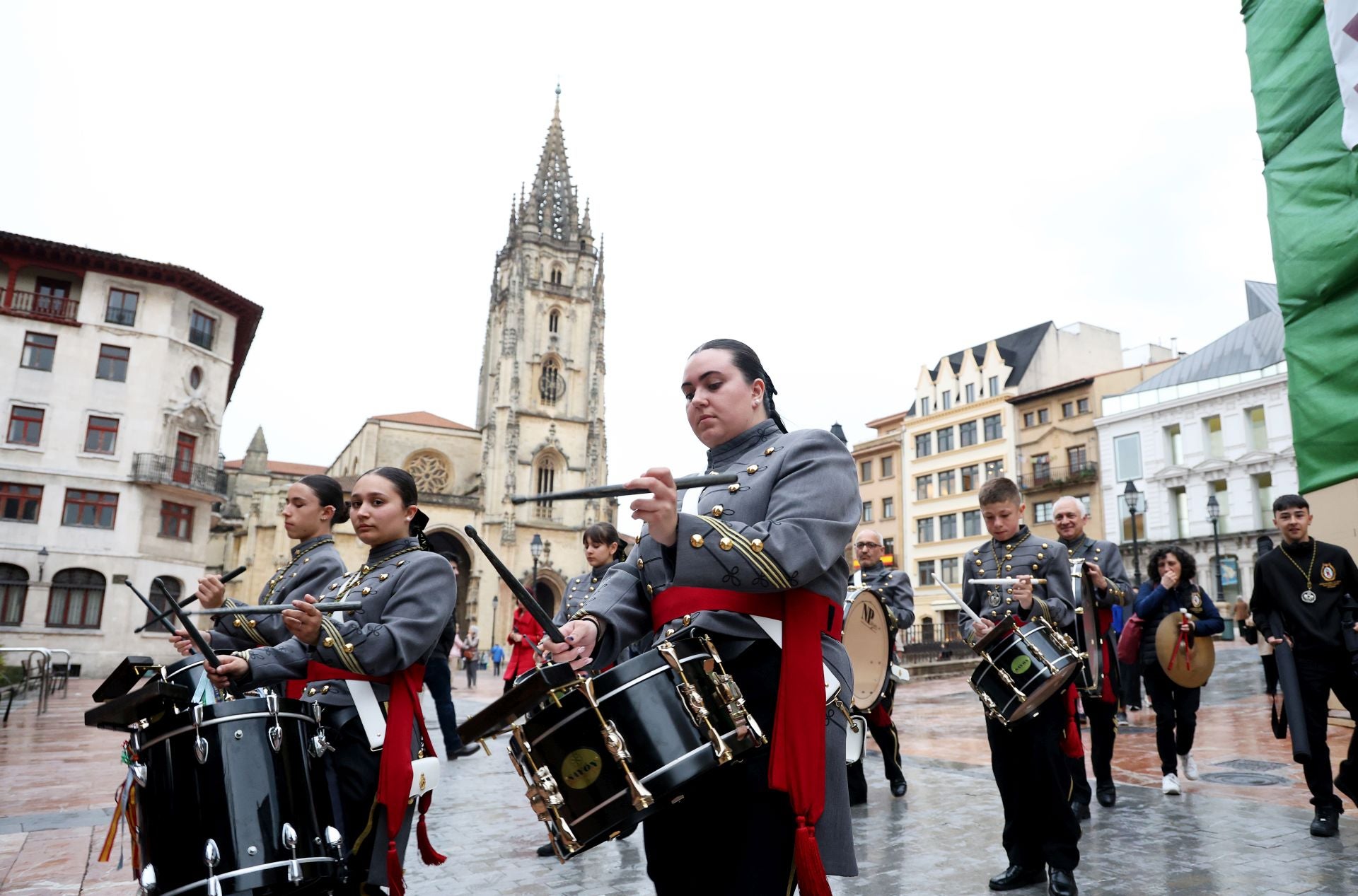 Vía Crucis del Arciprestazgo de Oviedo, en imágenes