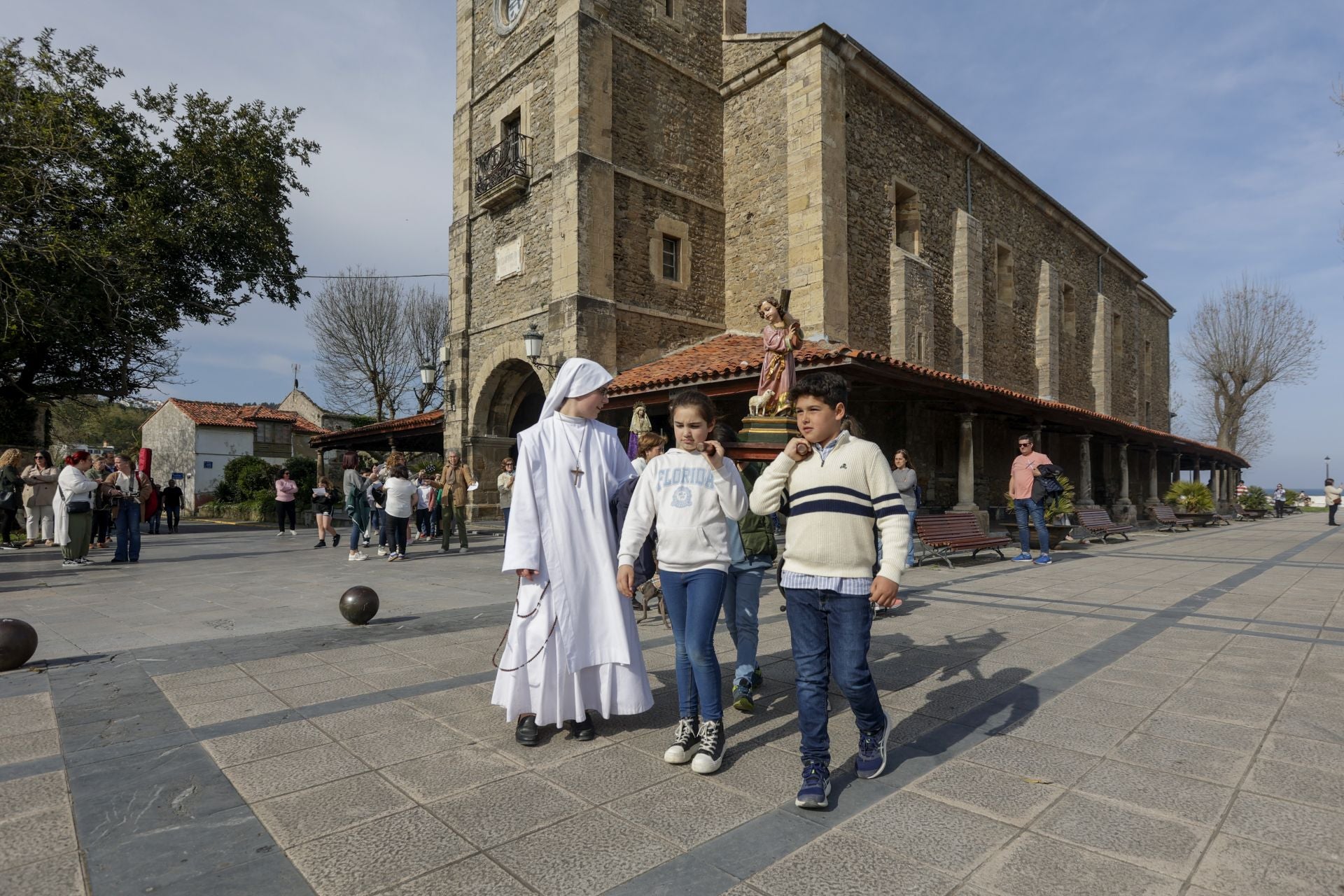 Vía Crucis infantil para abrir la Semana Santa en Luanco