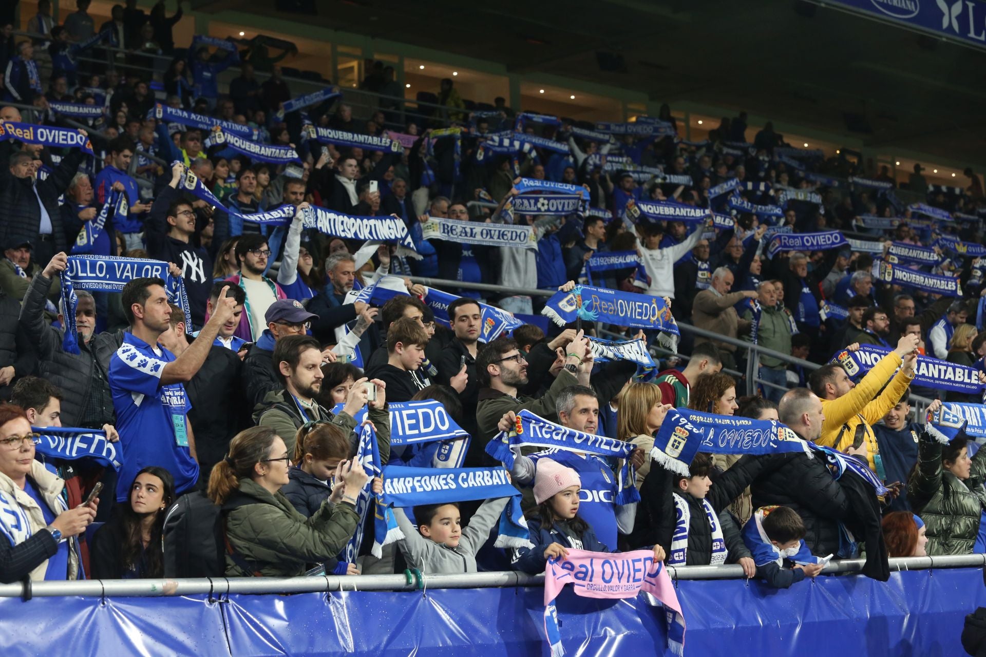 ¿Estuviste en el Real Oviedo-Racing de Ferrol? ¡Búscate en las fotos!
