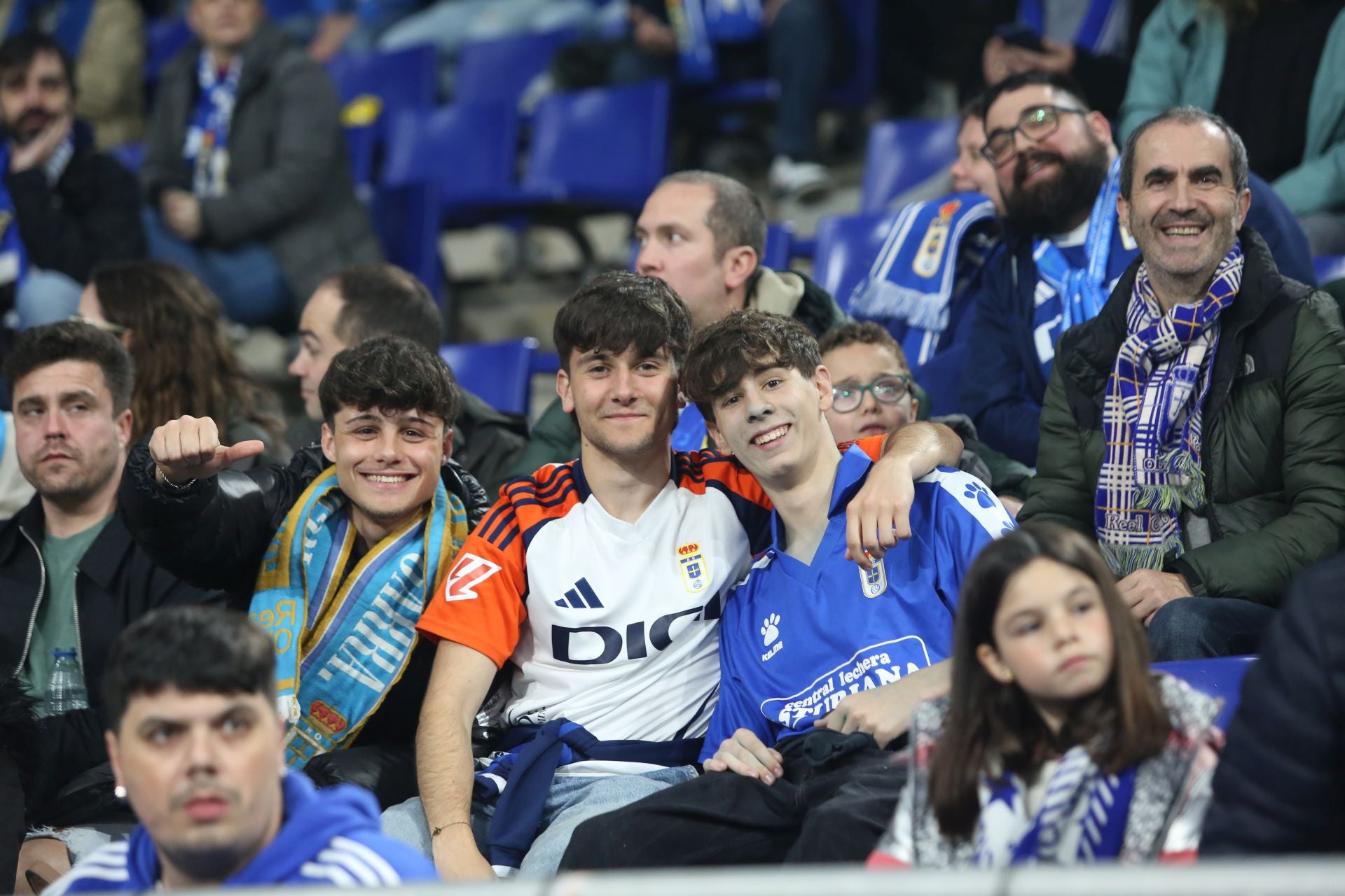 ¿Estuviste en el Real Oviedo-Racing de Ferrol? ¡Búscate en las fotos!
