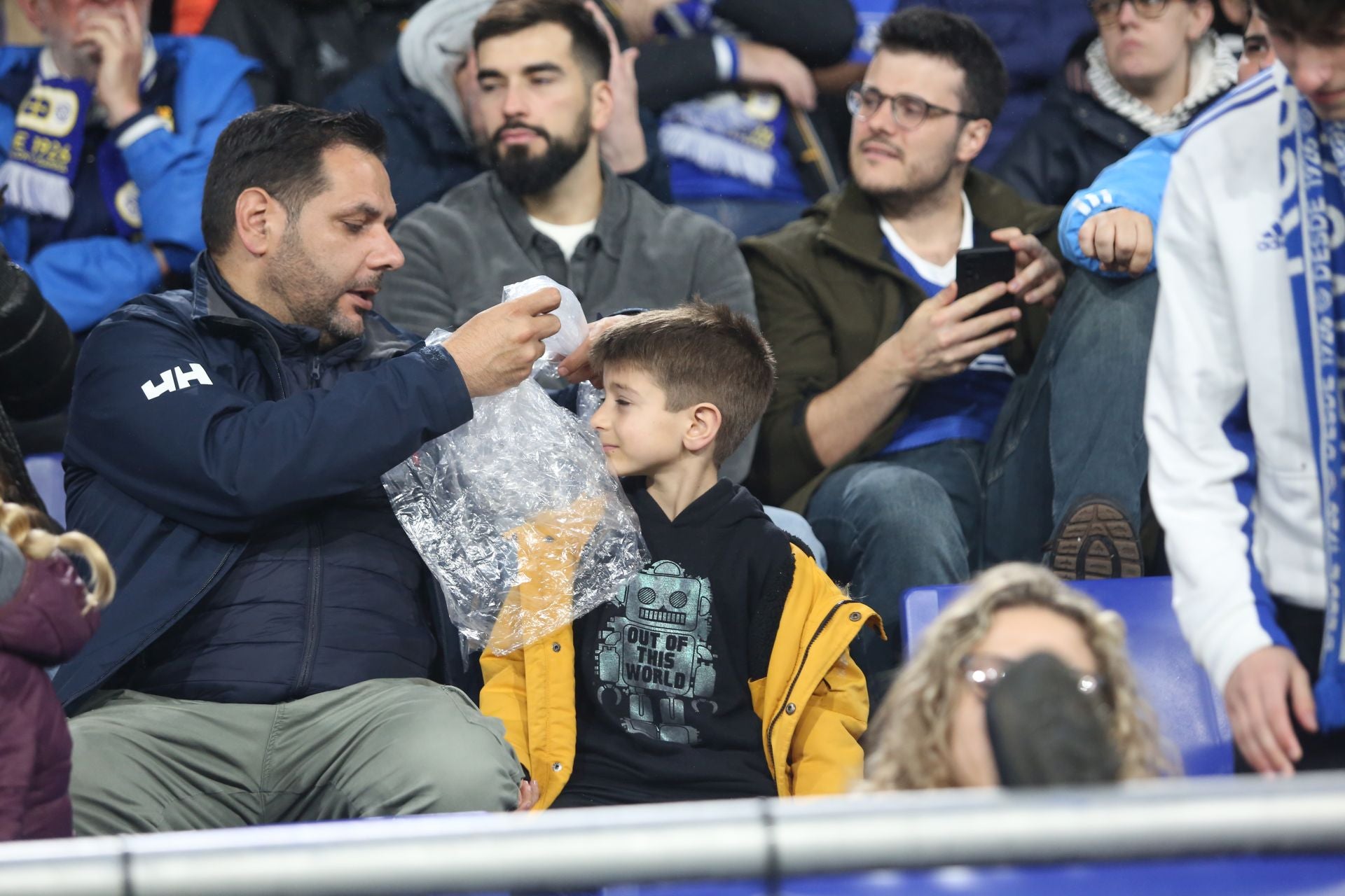¿Estuviste en el Real Oviedo-Racing de Ferrol? ¡Búscate en las fotos!