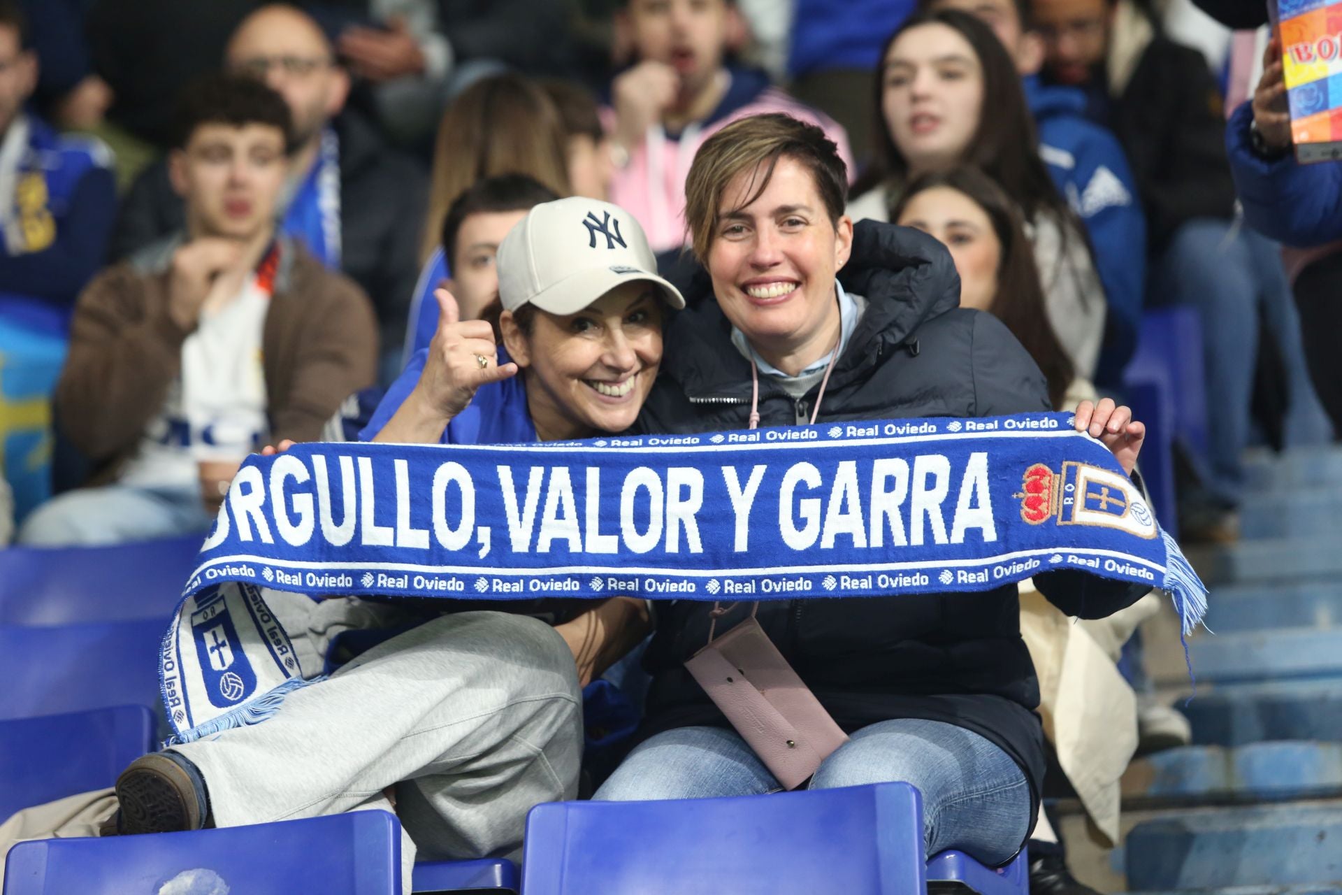 ¿Estuviste en el Real Oviedo-Racing de Ferrol? ¡Búscate en las fotos!