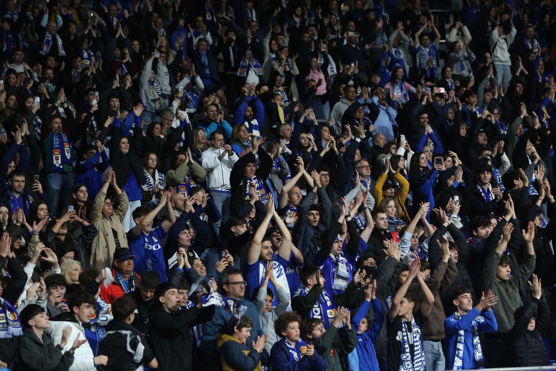 ¿Estuviste en el Real Oviedo-Racing de Ferrol? ¡Búscate en las fotos!
