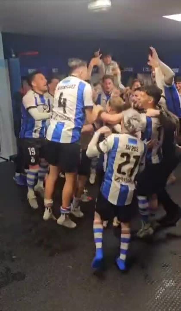 La eufórica celebración del Real Avilés tras la victoria en Pontevedra con mención a Bizarrap