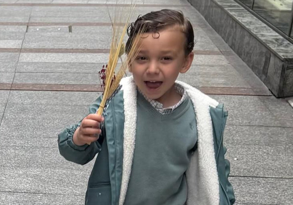 Nico, con la palma para el padrín.