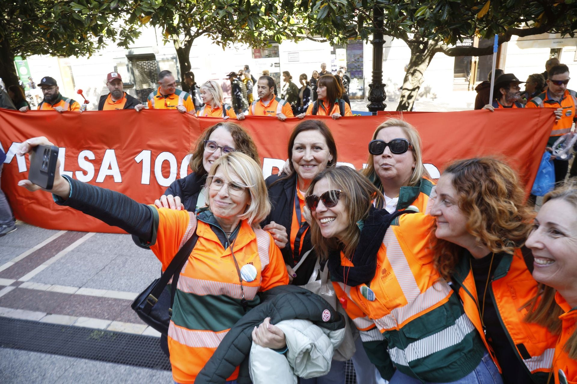 Así fue la protesta de los trabajadores de Emulsa contra la externalización de dos servicios