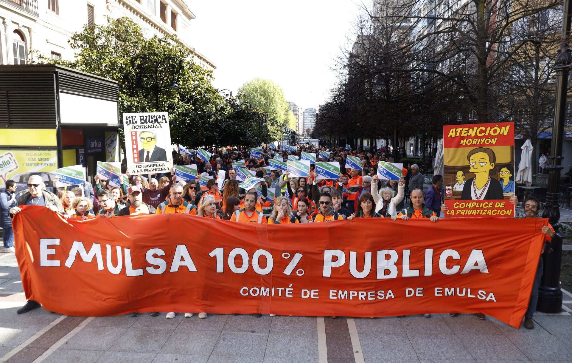 Así fue la protesta de los trabajadores de Emulsa contra la externalización de dos servicios
