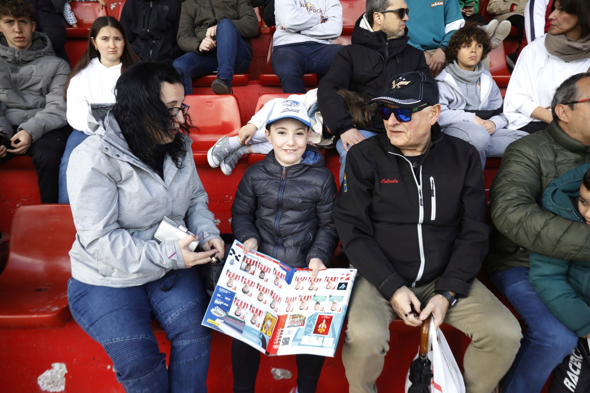 Furor en Mareo por el Sporting: entrenamiento con público y muchos autógrafos