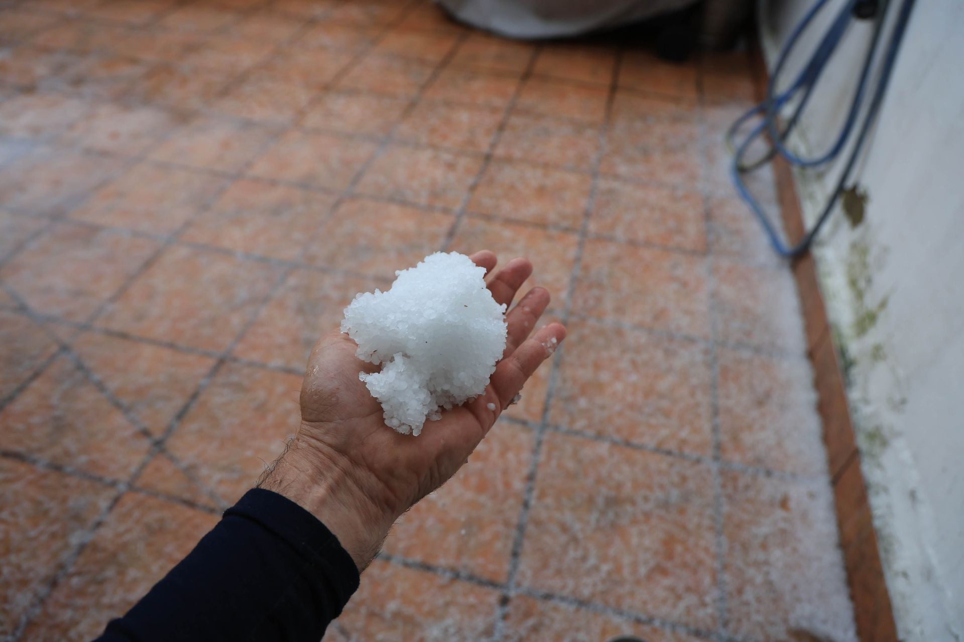 Breve pero intensa granizada en Oviedo