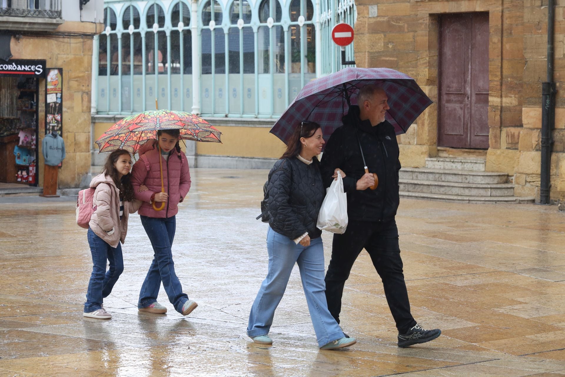 Breve pero intensa granizada en Oviedo