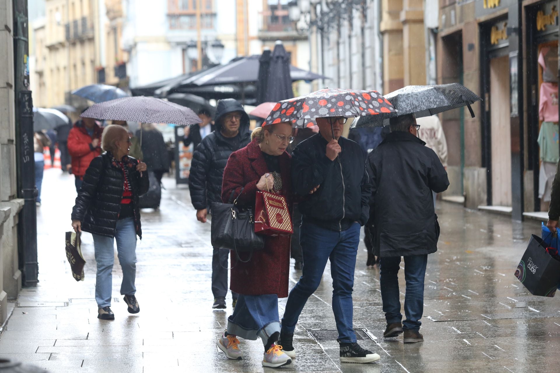 Breve pero intensa granizada en Oviedo