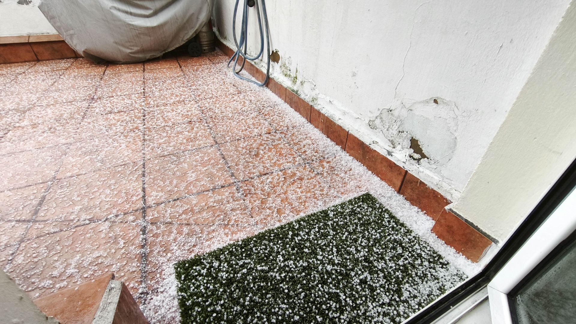 Breve pero intensa granizada en Oviedo