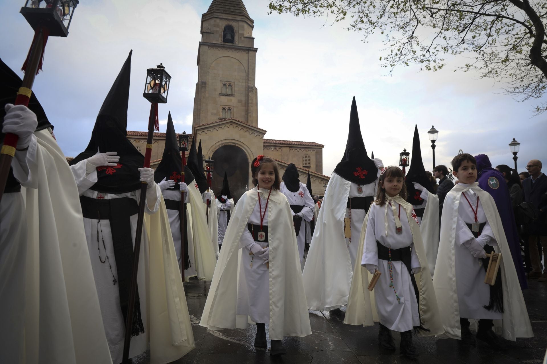 La lluvia obliga a cancelar la procesión del Silencio en Gijón