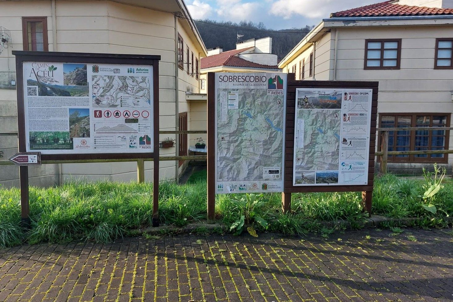 Inicio de la ruta, junto a la biblioteca de Rioseco.