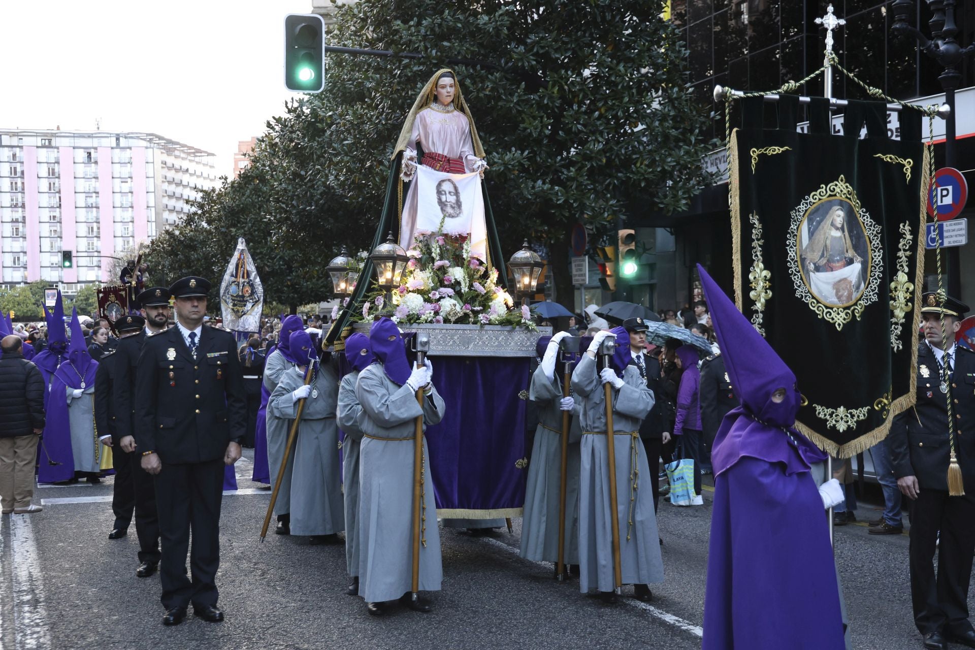 El Encuentro Camino del Calvario recorre Gijón