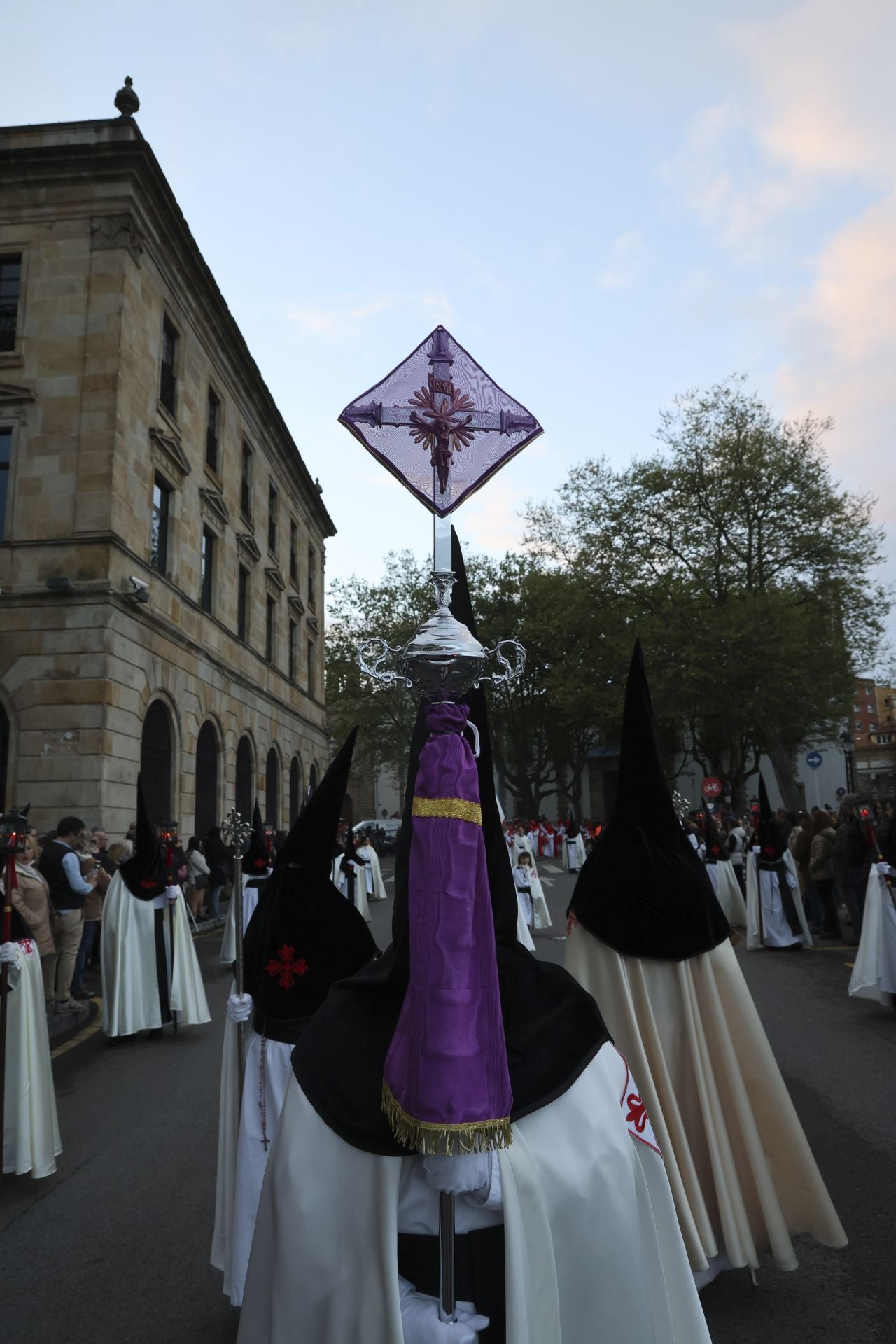 El Encuentro Camino del Calvario recorre Gijón