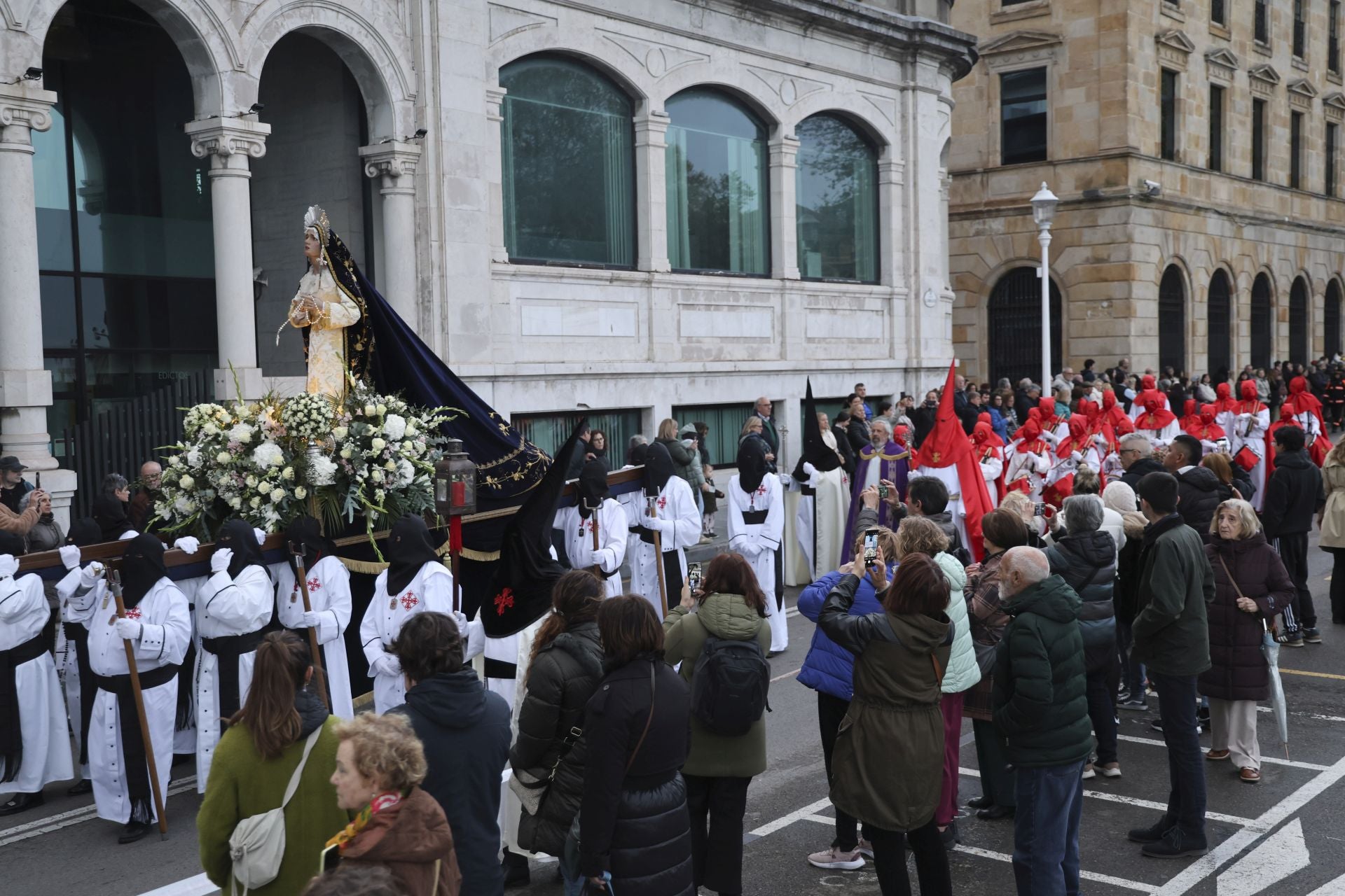 El Encuentro Camino del Calvario recorre Gijón