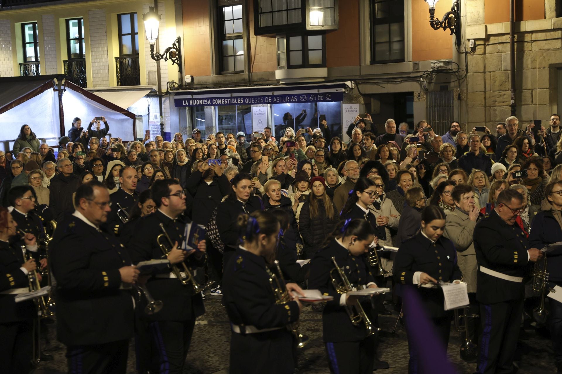 El Encuentro Camino del Calvario recorre Gijón