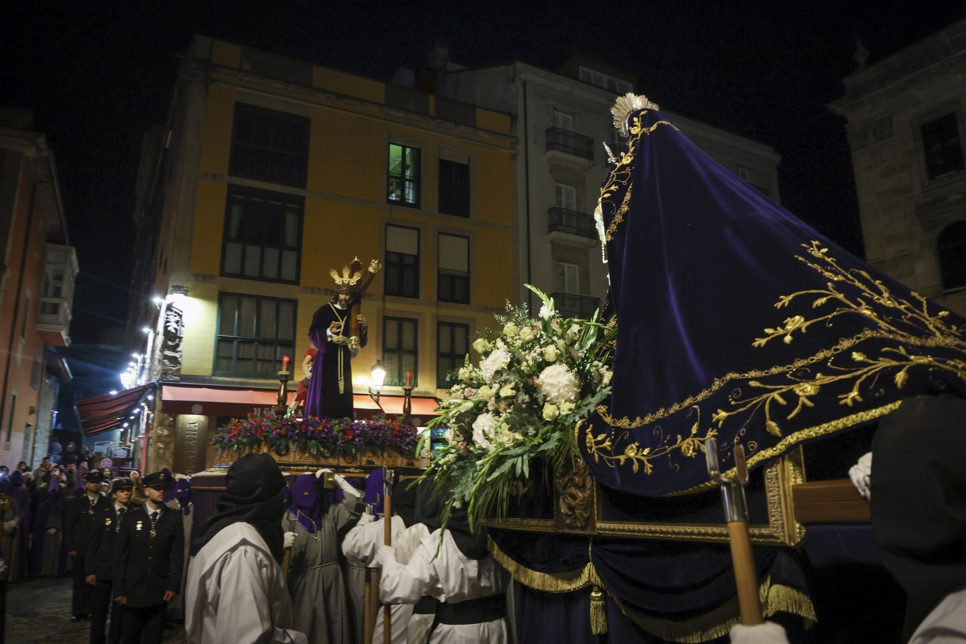 El Encuentro Camino del Calvario recorre Gijón
