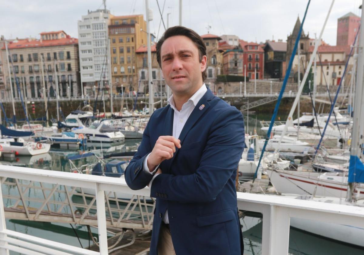 El presidente del PP gijonés carga contra Roqueñí: «Está más preocupada por meter mano en Gijón que en explicar qué hizo en el Principado»