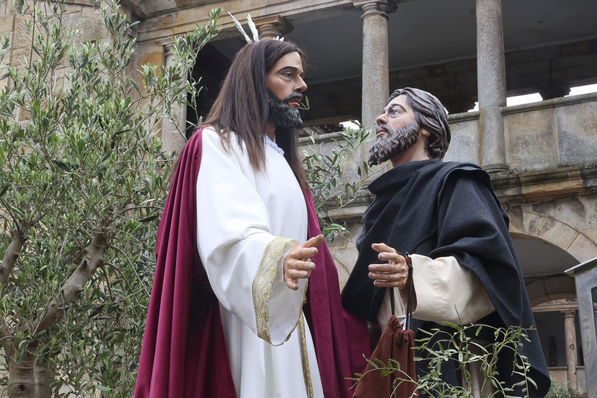 Avilés procesiona por Semana Santa
