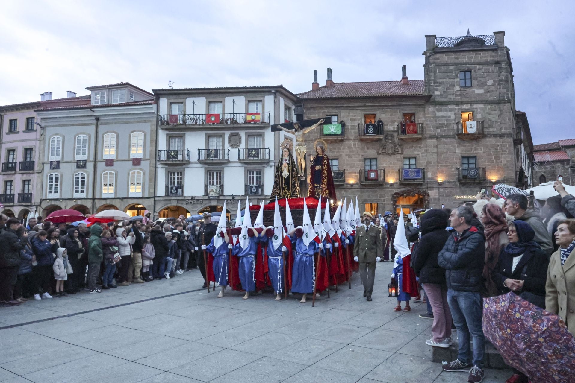 Avilés procesiona por Semana Santa