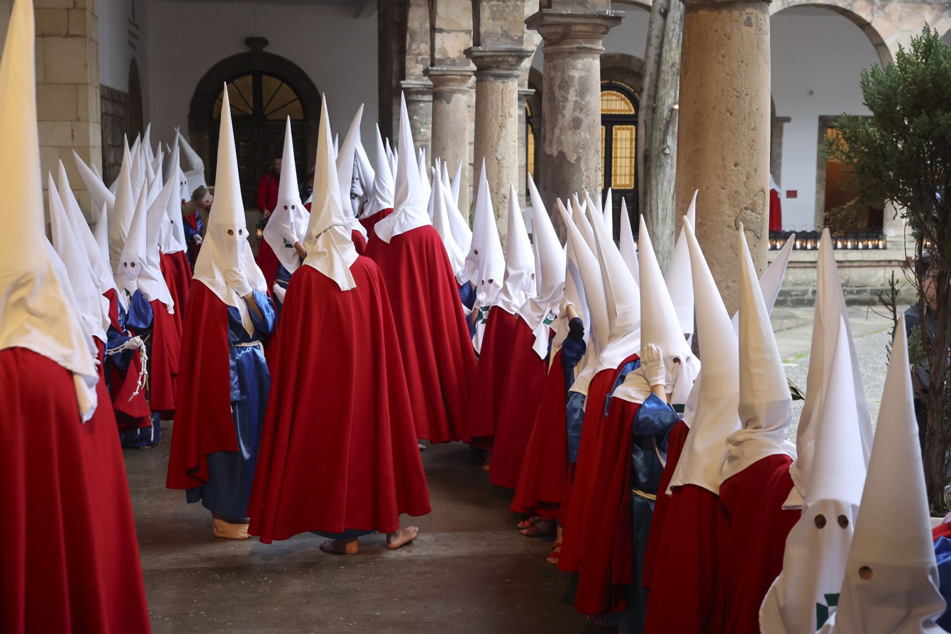 Avilés procesiona por Semana Santa