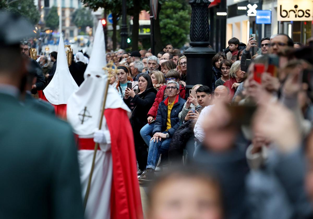 Jesús Cautivo recorre las calles de Oviedo