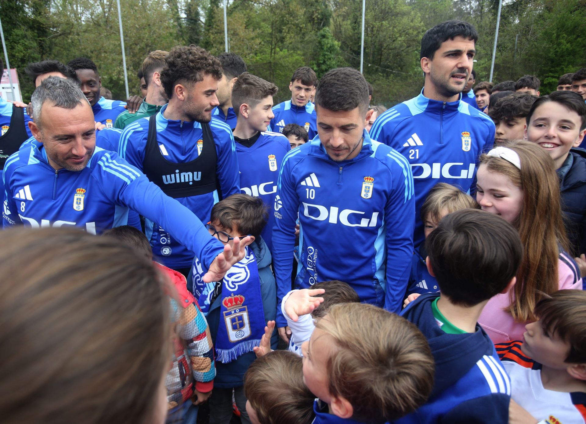 Los oviedistas más jóvenes, volcados con su equipo