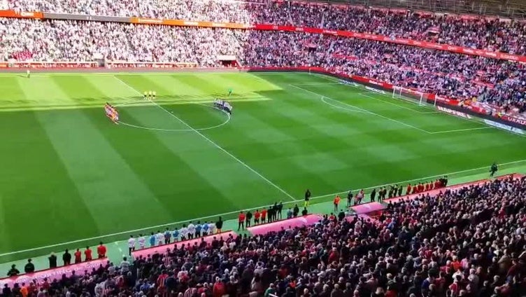 Minuto en recuerdo del exdelantero rojiblanco Abel