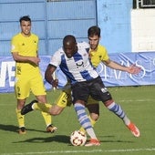 Babin, durante su incursión ofensiva en el derbi frente al Langreo.