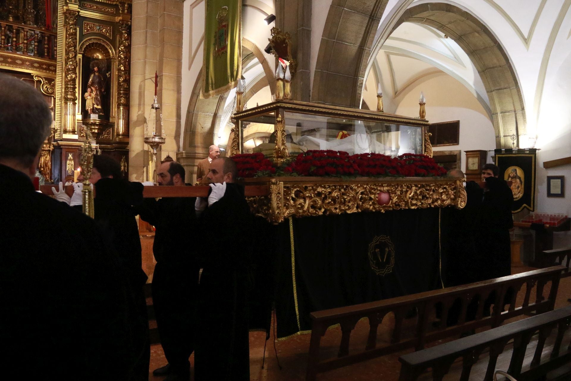 Fotos: El mal tiempo obliga a suspender la procesión en Candás