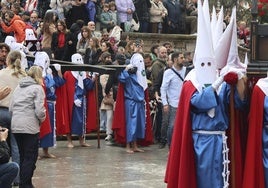 Fotos: Procesión del Santo Entierro en Avilés