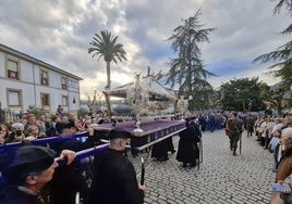 El Cristo Yacente en la procesión del Santo Entierro de Villaviciosa