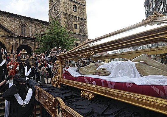 El Santo Entierro pudo salir en la tarde del Viernes Santo.