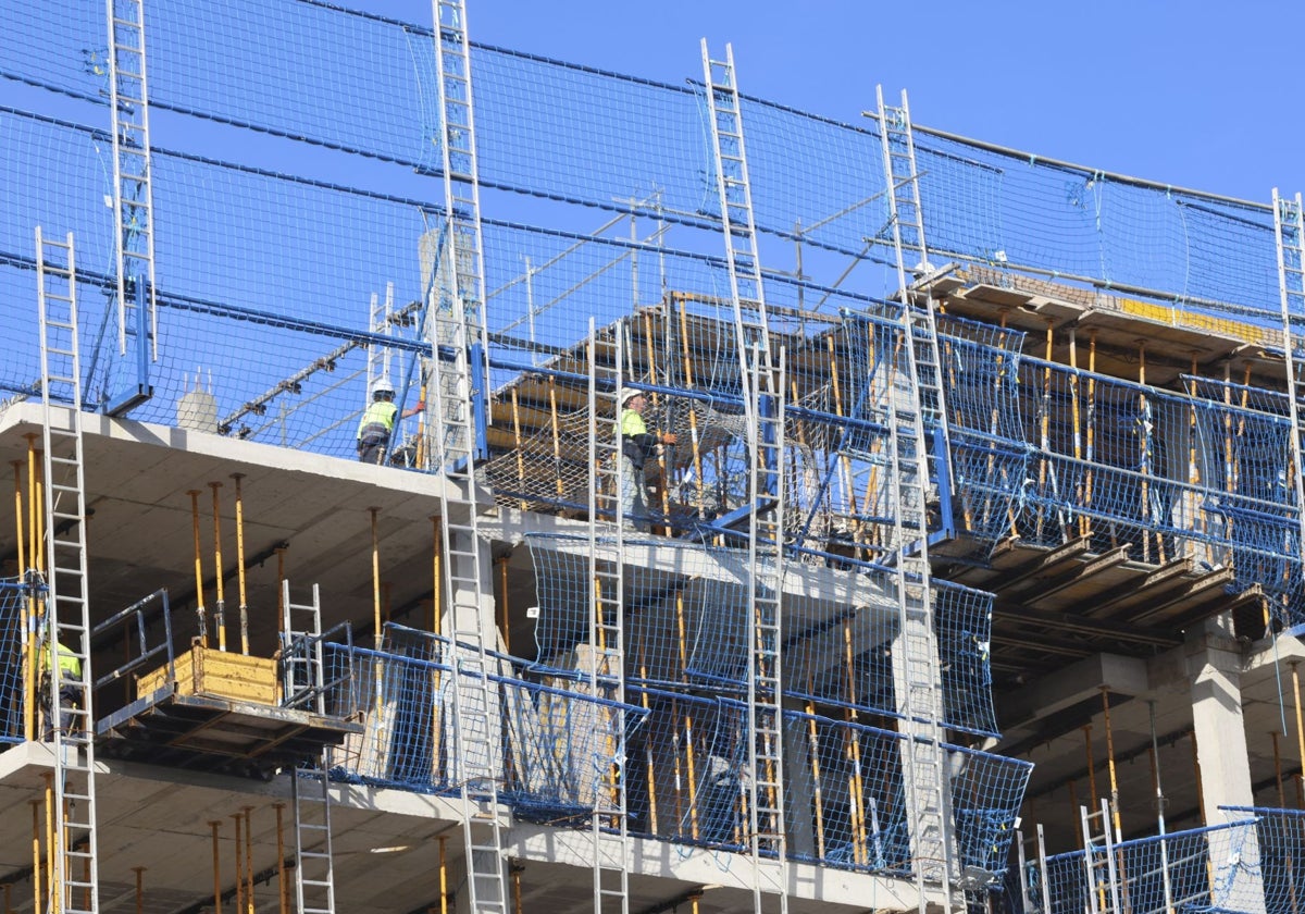 Los trabajadores asturianos firman más de 27.700 contratos anuales fuera del Principado
