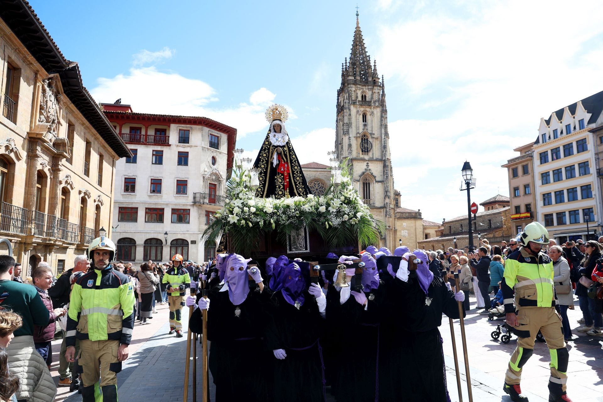 Fotos: La procesión de la Soledad en Oviedo