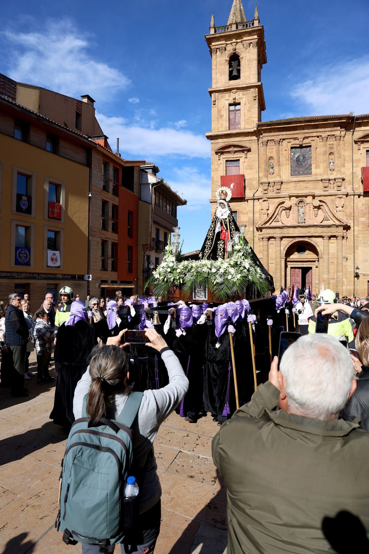 Fotos: La procesión de la Soledad en Oviedo