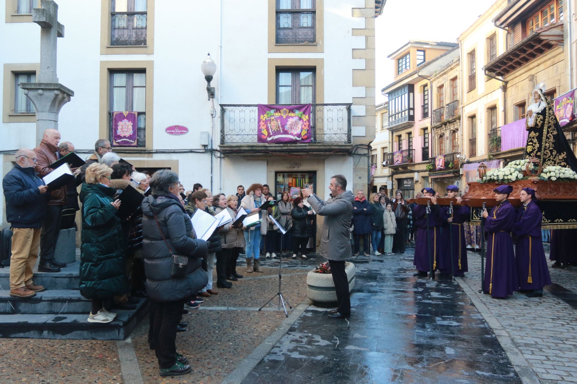 Así vivió Villaviciosa la procesión de la Soledad
