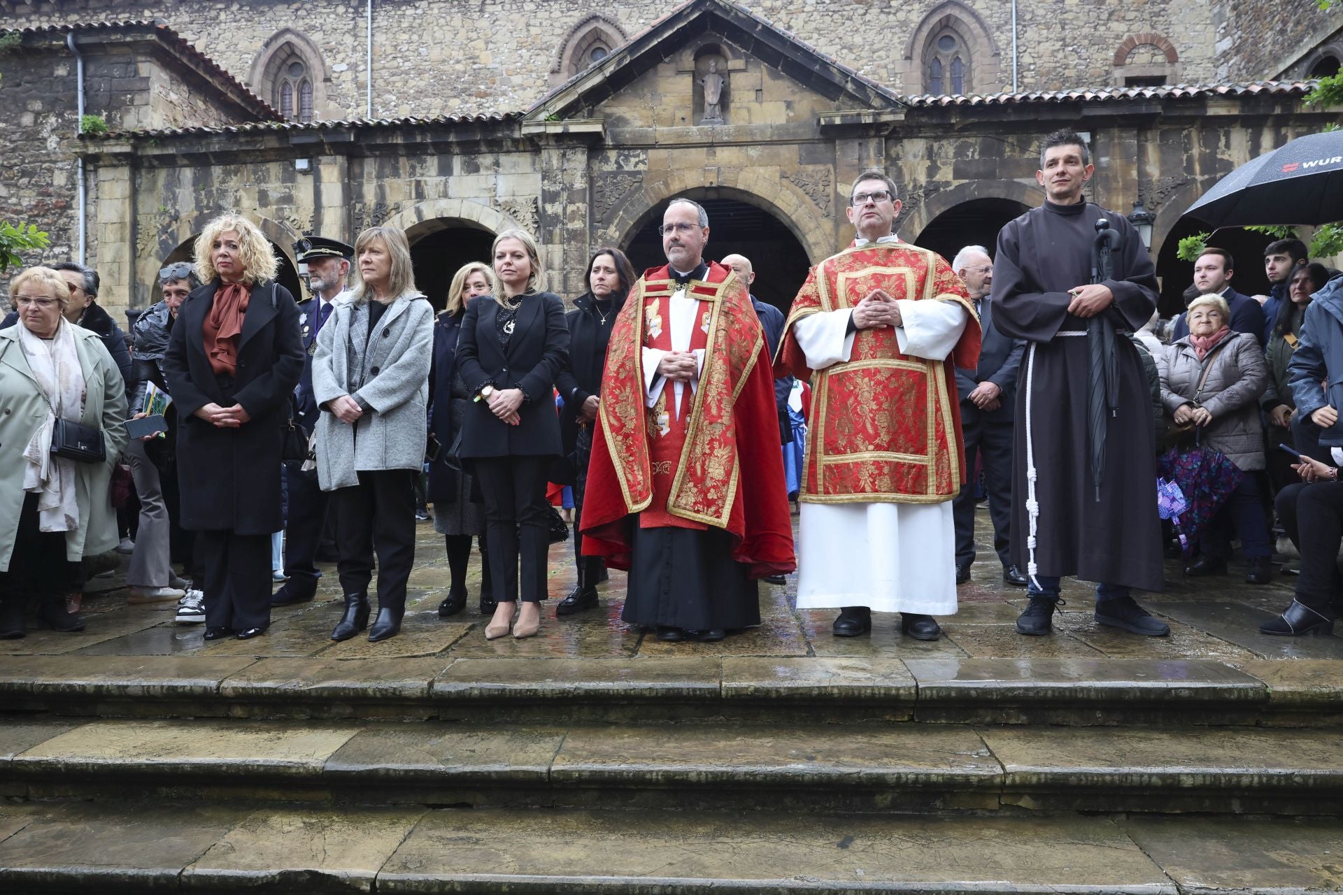 Las mejores imágenes de la procesión del Santo Entierro en Avilés