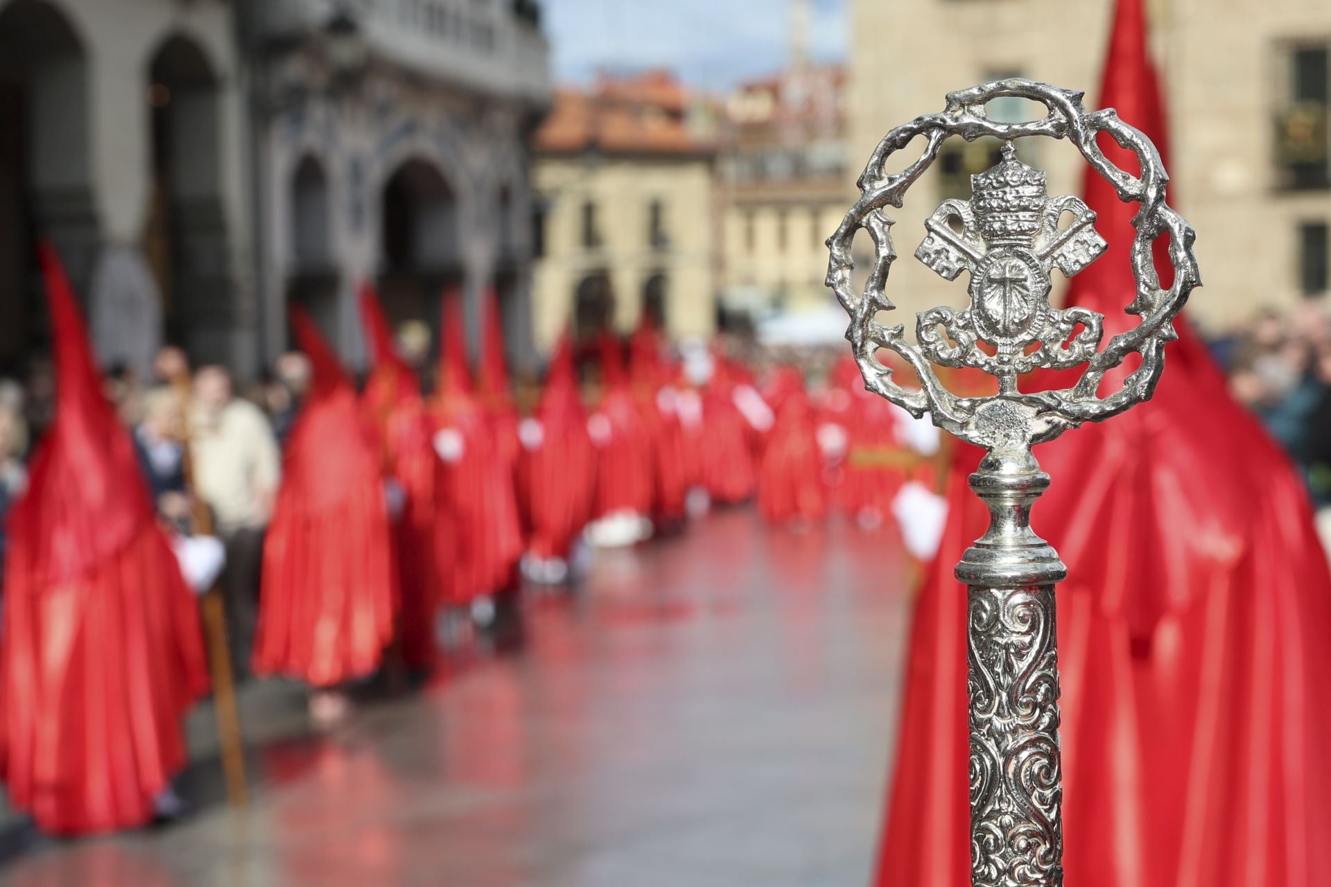Las mejores imágenes de la procesión del Santo Entierro en Avilés