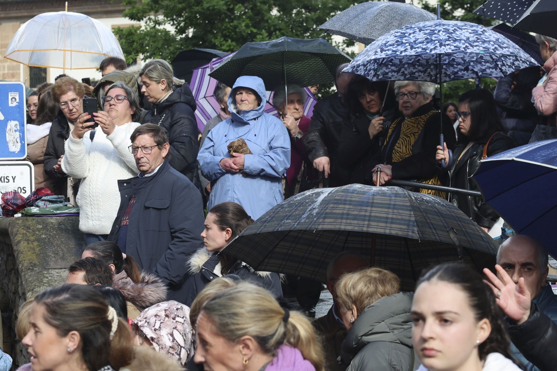 Las mejores imágenes de la procesión del Santo Entierro en Avilés