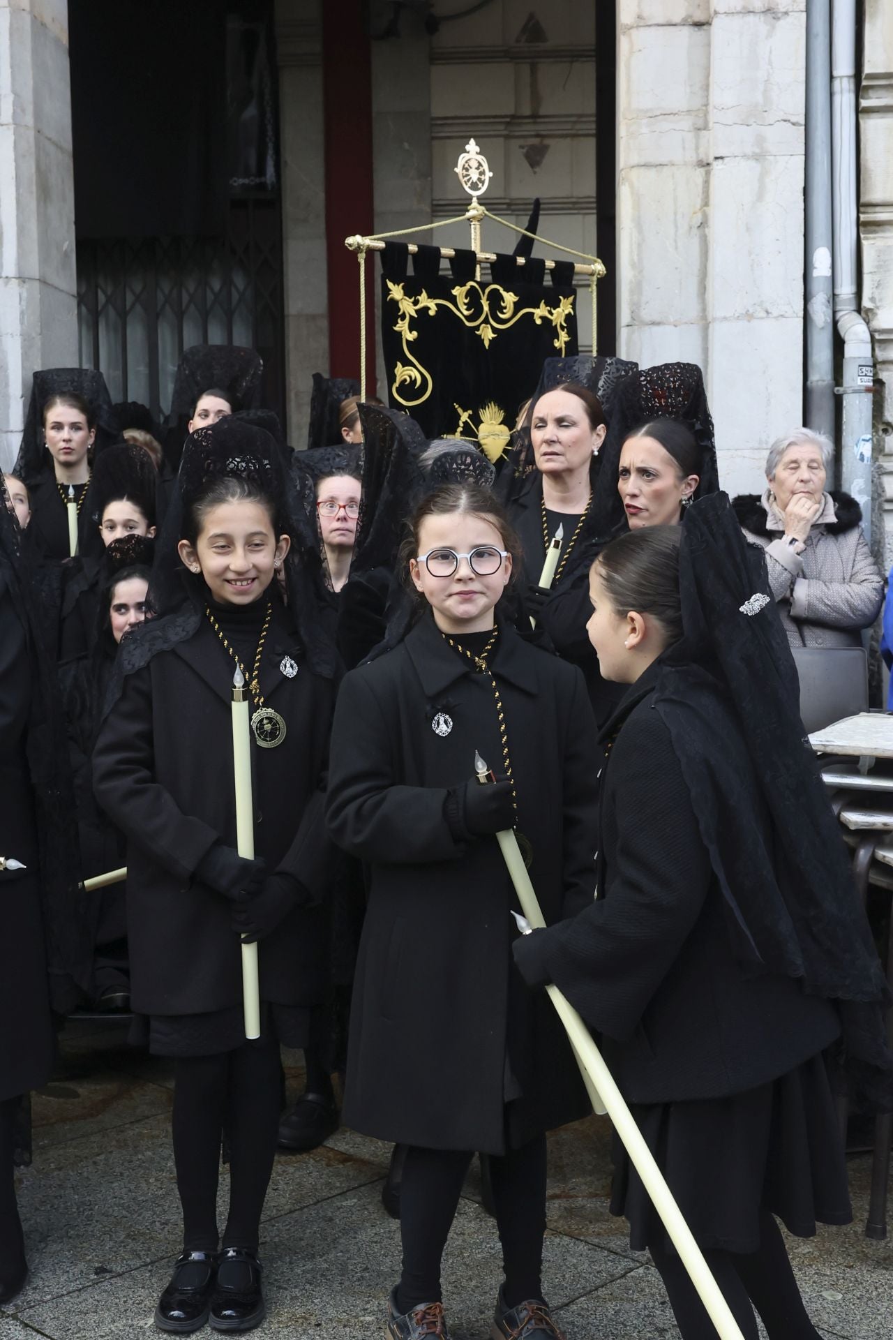 Las mejores imágenes de la procesión del Santo Entierro en Avilés