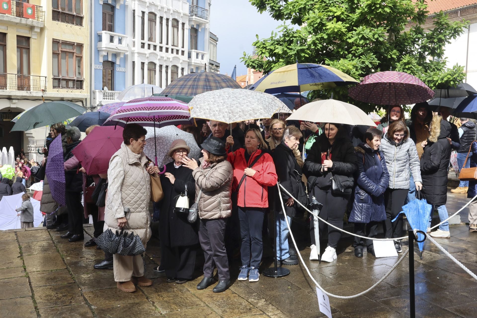 Las mejores imágenes de la procesión del Santo Entierro en Avilés