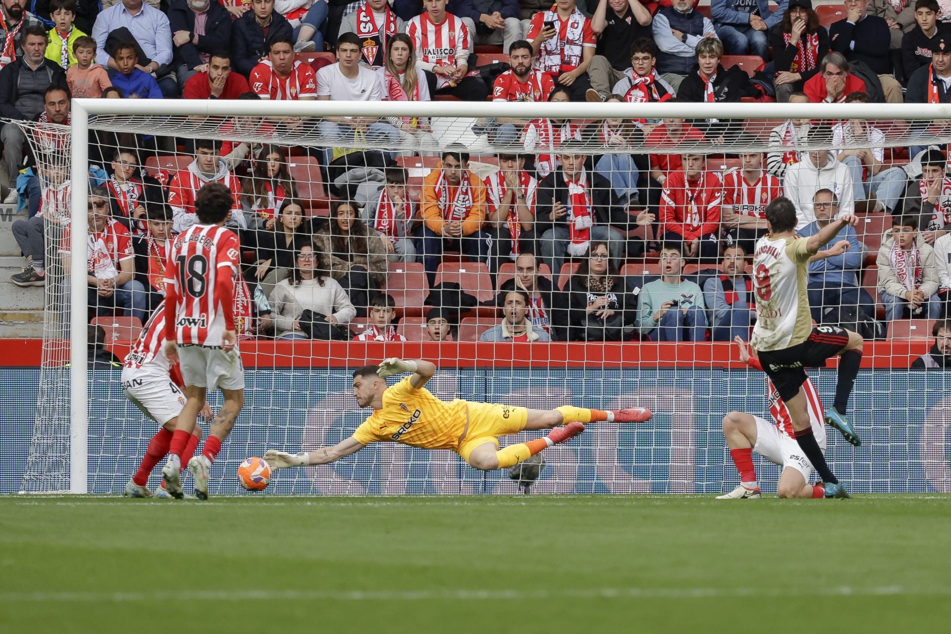 Las mejores imágenes del Sporting - Mirandés en El Molinón
