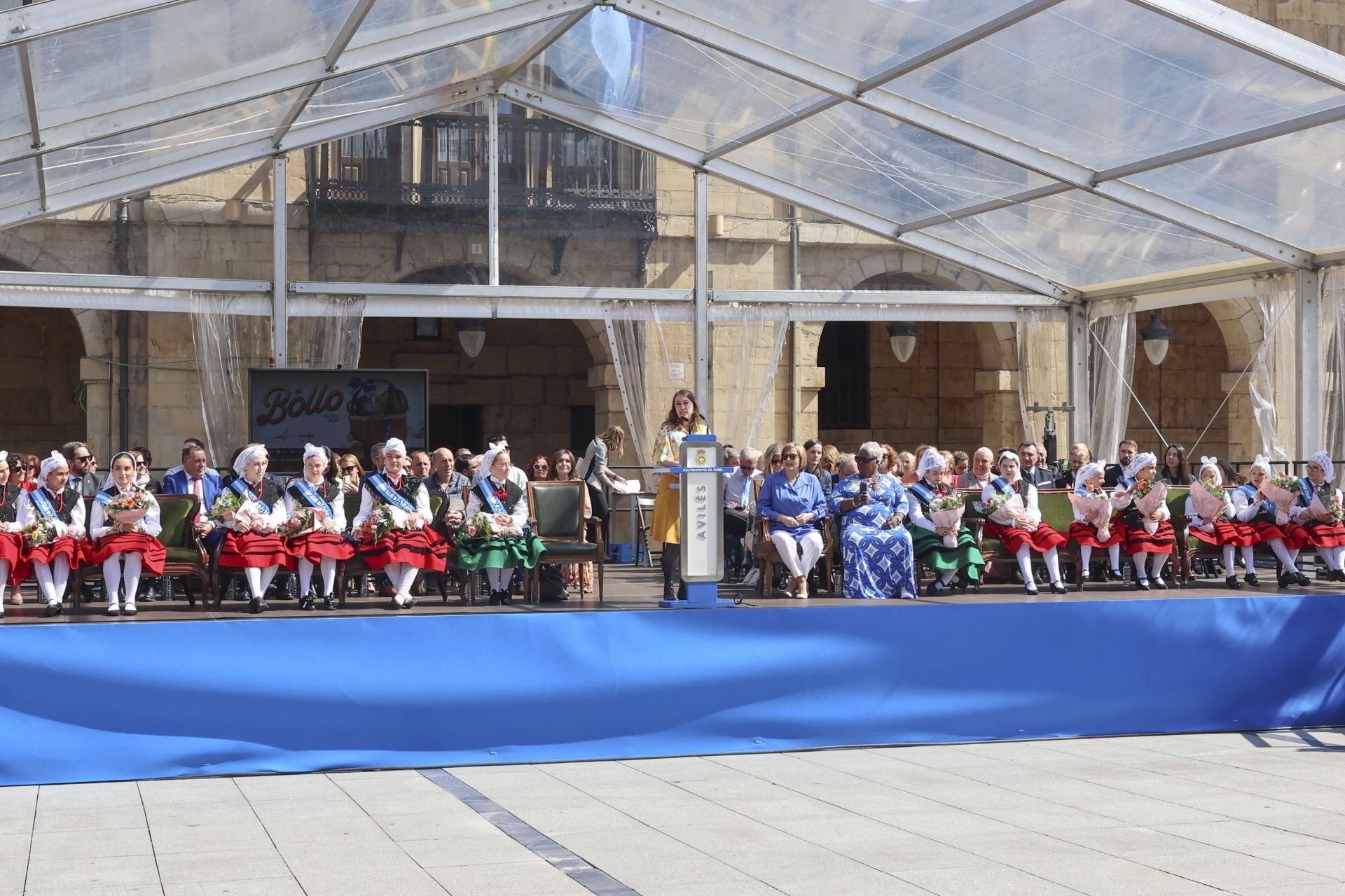 Todas las fotos del desfile de carrozas de las fiestas de El Bollo de Avilés 2025