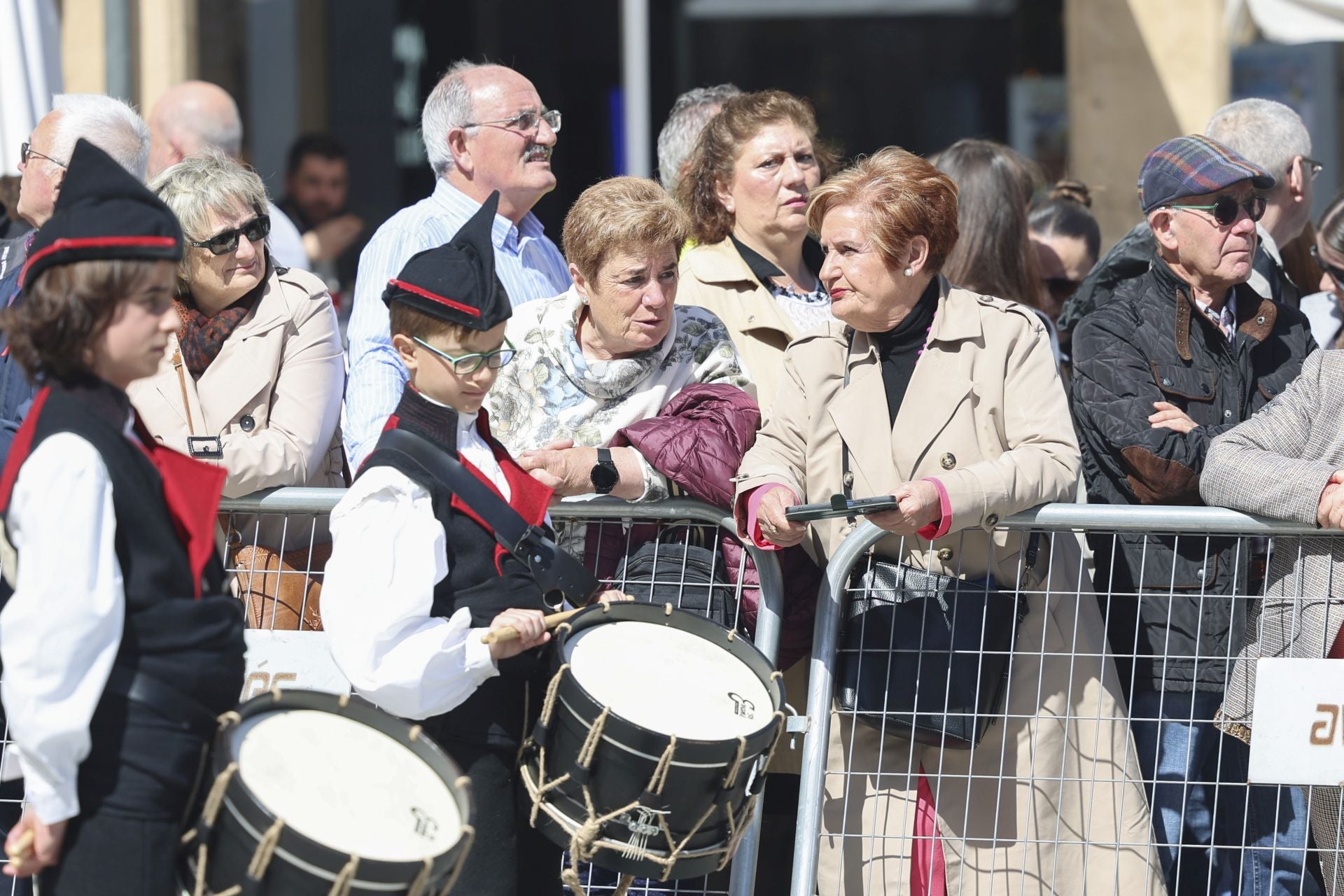 Todas las fotos del desfile de carrozas de las fiestas de El Bollo de Avilés 2025