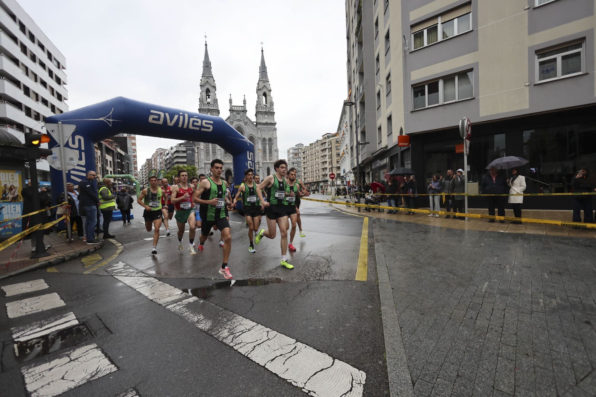 La Milla Urbana de Avilés vence a la lluvia